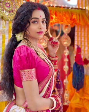 Aanchal Goswami Instagram - Ishhhhhh🙈

Throwback to this beautiful look I still can’t get over it ❤️ Diya ✨