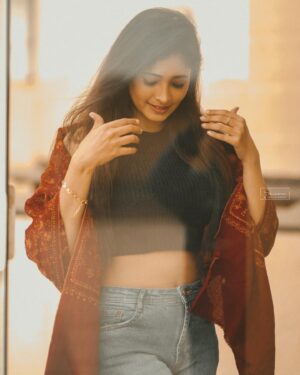 Aarohi Narayan Instagram - 🍂🌸🍂🌸🍂
.
.
.
.
.
.
.
.
.
.
.
.
.
.
MuA: @makeupstoriesbysumachikkegowda 
Click: @shivumanmith @cgpxl_