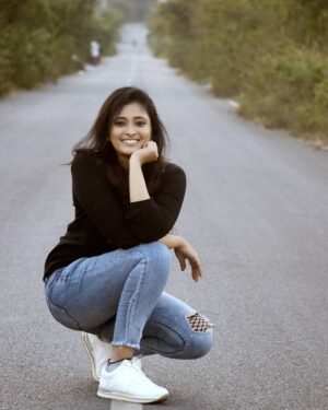 Aarohi Narayan Instagram - 🌄🖤
.
.
.
.

.
.
Click: @vishwaskallur 
MuA and hair: @makeup_artist_sowmya_devanga