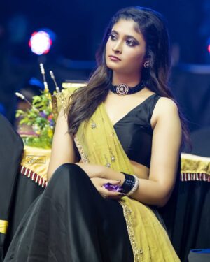 Aarohi Narayan Instagram - A Chocolate fixes everything 😝
.
.
.
.
.
.
.
.
MuA: @glamupbypreethirathod 
Outfit made by : @anvi_byvinushree 
Jewelry: @beadedtreasuresjewelry 
Click: @shivumanmith