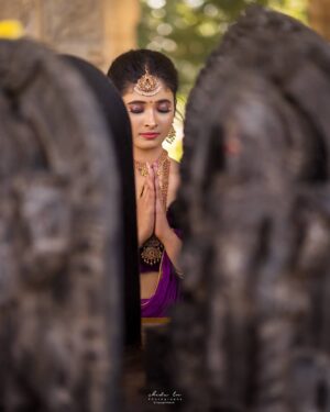 Aarohi Narayan Instagram - Poise✨
.
.
.
.
.
Click: @chidu.ln_portraits
MuA: @vibhasrinithi_makeup_artistry 
Designer: @nineonine_designstudio
Jewelry: @beaded_treasures_jewelry
#aarohinarayan #deepawali2020