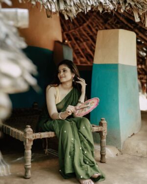 Aarohi Narayan Instagram - We’re different shades of perfection 🌻
.
.
.
.
.
.
.
.
.
.
.
Clicks : @deepak_durai_photography ♥️🤗
Design: @suta_bombay ♥️
MuA: @manishabridalavenue 
Styling: @madhuniga 🤗
Concept: @arunprajeethm 🥹😘🤗