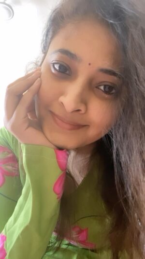 Aarohi Narayan Instagram - Cuz I’m In love with the song 🎵🤍✨

Also #SSESideB releasing tomorrow ✨
Best Wishes Team 
@rakshitshetty @hemanthrao11 @rukmini_vasanth @chaithra.j.achar @charanraj27185
