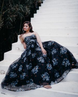 Aarohi Narayan Instagram - On public demand 🥰
(Since IG folks asked me the proof of my existence) 🥶🤗

Click: @keerthichandan.dvs 
Edit: @aashishdias