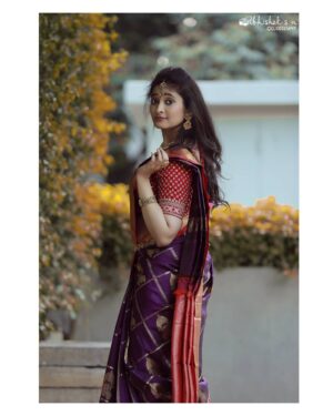 Aarohi Narayan Instagram - Sankranthi Habbada Hardika Shubhashayagalu ❤️🤗🍯🍃🌾🥜
.
.
.
.
.
.
.
.
@snabhi @samyakkclothing @aabushanjewellery1941
#kannadaactress #kannadamovies #karnataka #kannada #sandalwood #movie #cinema #aarohinarayan #movieactress #kannadacinema #photography #photomodel