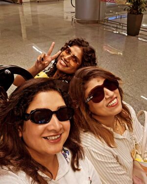 Aarthi Mohan Instagram - GOA.. we deserved you! 

A quick trip to unwind all the wedding madness, with the core crew! Missed the rest ♡ 

Scorching sun, spellbinding views, tropical vibes, stunning aesthetics, the best company ♡ and, nothing could stop us 😄
A trip for keepsakes!
.
.
.
#goa #summerishere #girlstrip #familyfun #purelove #vacaymode #gastronomy #beachvibes #eatsleeprepeat #onewiththebride #weekendgetaway
