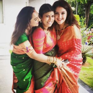 Aarthi Mohan Instagram - Thirumala calling🙏🏻

It was a fantastic 20 hrs that went by so devotionally with family; the hectic day that ended in a road trip, the calming morning darshan followed by the drive back home, all in a jiffy. 
But absolutely worth it for the reasons of being able to do this, especially with family♡ on the occasion of appa actor R. VIJAYKUMAR's  birthday!
Definitely missed the rest ◇
.
.
.
#latergramming #familytime #divinemornings #reasontocelebrate #blessedbeyond #evergrateful #tirumala