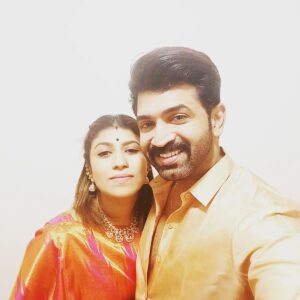 Aarthi Mohan Instagram - Thirumala calling🙏🏻

It was a fantastic 20 hrs that went by so devotionally with family; the hectic day that ended in a road trip, the calming morning darshan followed by the drive back home, all in a jiffy. 
But absolutely worth it for the reasons of being able to do this, especially with family♡ on the occasion of appa actor R. VIJAYKUMAR's  birthday!
Definitely missed the rest ◇
.
.
.
#latergramming #familytime #divinemornings #reasontocelebrate #blessedbeyond #evergrateful #tirumala