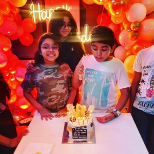 Aarthi Mohan Instagram - Happy Birthday my son-shine♡

Early morning temple visit to family lunch and finishing it off with celebrating with friends♡♡♡you have it all!

So glad amma and appa could give you what you wanted ♡♡♡

Stay humble, stay healthy, stay blessed♡♡♡

To celebrating many many more birthdays just the way you want!

#birthdayboy #2022 #godbless #familytime #funwithfriends #mysonmyworld #ArnavVijay #avj #mybamblimaas #mymomo #purviarun #latergram
