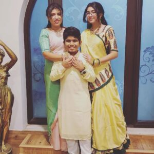 Aarthi Mohan Instagram - Cousin wedding week photo dump 😄❤ 

Why do they grow up so fast!!! 
#familytime #togetherafterforever #athaisandmamas #fortheloveofsarees #beingindian #beingtraditional