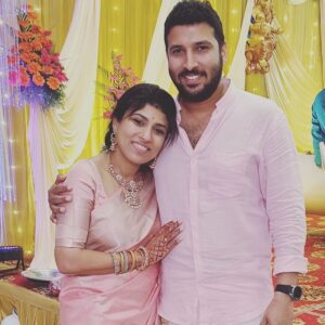 Aarthi Mohan Instagram - Cousin wedding week photo dump 😄❤ 

Why do they grow up so fast!!! 
#familytime #togetherafterforever #athaisandmamas #fortheloveofsarees #beingindian #beingtraditional