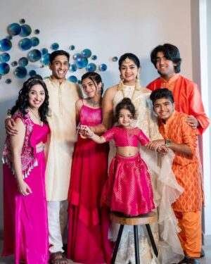 Aarthi Mohan Instagram - Can't wait to celebrate these two again!
We are gearing up @diya.diaries and @dillanmistry ♡ 
Are you ready for us 😉

Thank you for this beautiful capture @moonstruckbykarthiksrinivasan and @hemapillarikarthik
.
.
.
#diyasdill #theprettiestbrideintown #familyfirst #makingmemories