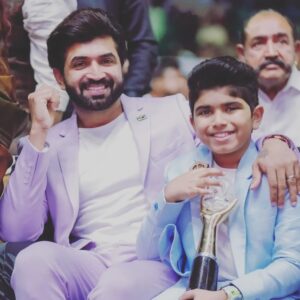 Aarthi Mohan Instagram - Galatta Crown 2022 - Best Child Artist - Arnav Vijay

Our family's absolute moment of pride as we watched Arnav bag his first ever award for his performance as Arjun in #OhMyDog! 

The hardwork he put in as a mere 9 year old, the dedication he showed, the consistency he maintained in his practice  and the love he had while filming.. me, as his mother, am beyond proud to see him reap the benefits♡ 

Way to go my li'l star 🌟 shine on, shine bright!

#firstofmany #runsintheblood #likefatherlikeson #3gen #galattacrown2022 #togetherasfamily #celebrationtime
