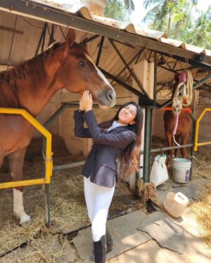 Aarthi Mohan Instagram - My joy! My pride! My all! 
My daughter following her dreams♡ couldn't have been more happier!
.
.
.
#mydaughtermyangel #chasingdreams #equestrianlife #fortheloveofhorses #purviarun #mydaughtermypride