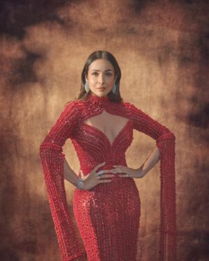 Aastha Sharma Instagram - Lady in Red ❤️❤️❤️
@malaikaaroraofficial for an event in
Outfit @chiselbymr 
Earrings @maiiarabymn via @thewisedesign
Ring and Bracelet @renuoberoiluxuryjewellery via @amigos.rizwan 
Styled @aasthasharma @wardrobist @gehnadholakia 
Assisted by @shatakshipandeyy
Makeup @meghnabutanihairandmakeup
Shot by @homyarpatel