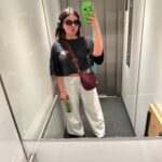 Abbey Hoes Instagram – Het is de maand mei, ik ben bijna 30, ik heb 1 pretzel, net 10 kilometer gewandeld en 40 lift selfies. 👍🧡🍊🫶