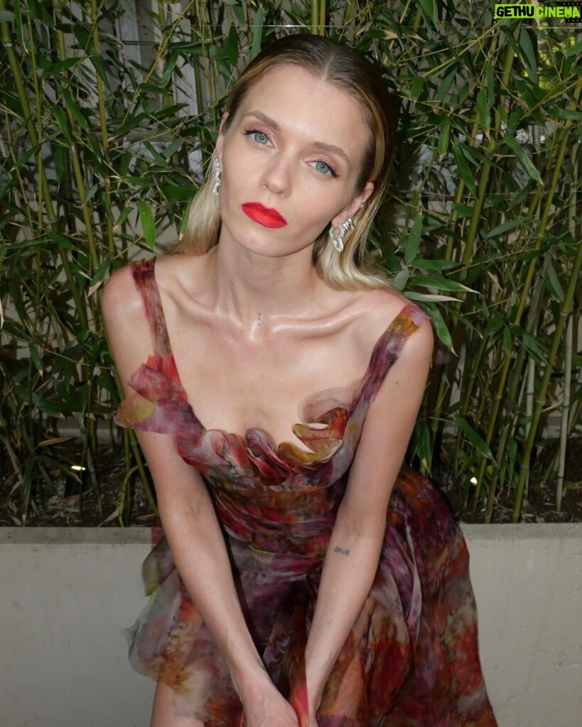 Abbey Lee Instagram - 🌸 💕💘 What an honor to the attend the endometriosis foundation of America’s 15th annual #blossomball 🌸 💕 I felt emotional and inspired being in a room full of people who are fighting for #endometriosis patients all over the world. 🌸 Not only is this event an incredible fundraiser, but a way to continue sharing endometriosis stories. 🌸 Thank you to @collinastrada for fitting me like a fairy 🧚🏼‍♂️🌸 @paristexas_it for my 6 inch heels 👠 and to @misha212 and @davidvoncannon for my glam 💘 🌸 If you'd like to help support @EndoFound's mission of increasing disease recognition, providing education & advocacy and funding landmark #endometriosis research, please consider donating at the link in my bio! 🌸💕💘🌸💕💘🌸💕💘
