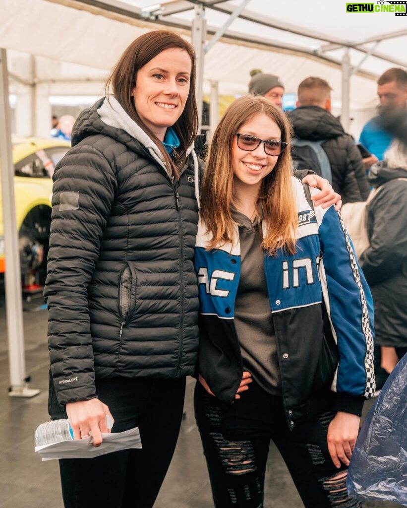 Abbie Eaton Instagram - Despite the poor weather and similar on track results, one of the best parts of the race weekend are the people that turn up to these meetings time and time again. You lot are all awesome! Even when things haven’t worked out as I would’ve hoped, you all put a smile back on my face. Your support doesn’t go unnoticed. ☺️ 📸 @sammjoey #People #Support #Smiles #Motorsport #Community #RebelleoCommunity #AbbieEaton