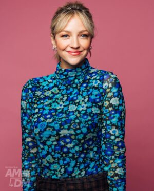 Abby Elliott Instagram - Thank you for having us @am2dm and for these photos @taylormillerphoto of me and my wife/sister/bff @jessyhodges @nbcindebted 💋 @christopherardoff 💆🏼‍♀️ @brianmagallones