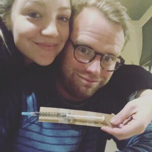 Abby Elliott Instagram - It’s #nationalinfertilityawarenessweek 🧡 I’m honored to #bandtogether and #rallylikeamofo with @resolveorg & @fertilityrally today. Infertility sucks and my heart is with everyone that’s a part of “the worst club with the best members”
-1 in 8 couples have trouble getting pregnant or sustaining a pregnancy.
-7.4 million women have received infertility treatment in their lifetime.
-Only 16 states have some sort of insurance mandate to help cover infertility treatment.