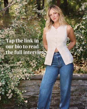 Abby Elliott Instagram - Abby Elliott couldn’t believe the numbers — how they warped and morphed. She was shadowing a restaurant manager at Houston’s in Los Angeles, in preparation for her role in the television series The Bear. “It was crazy,” Elliott, 37, says. “As a creative person — and math is not a strong suit — it blew my mind.”

As season three of The Bear is about to begin, she speaks to Style about her time on the show, shadowing a restaurant manager at work - and how none of it could compare to her experience of IVF.

🔗 Click the link in our bio to read the full interview

📸 Photographs: Katie McCurdy
Styling: Ali Kornhauser
Hair: Barb Thompson at Forward Artists
Make-up: Lilly Keys at A-Frame Agency