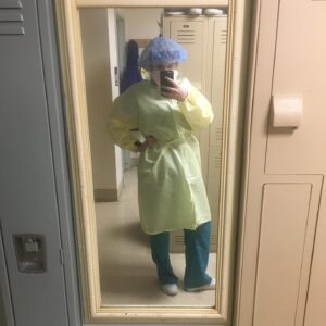 Abby Elliott Instagram - This is my cousin Anna! She’s a nurse at Mt. Sinai West in NYC and is on the frontlines of the pandemic. She’s incredibly brave and strong and is working hard to help sick people. Go to link in my bio or text HELPHOSPITALS to 52886 to help nurses and doctors get the protection & equipment they need. Also SHARE SHARE SHARE🙏