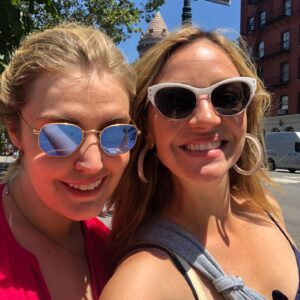Abby Elliott Instagram - This is my cousin Anna! She’s a nurse at Mt. Sinai West in NYC and is on the frontlines of the pandemic. She’s incredibly brave and strong and is working hard to help sick people. Go to link in my bio or text HELPHOSPITALS to 52886 to help nurses and doctors get the protection & equipment they need. Also SHARE SHARE SHARE🙏