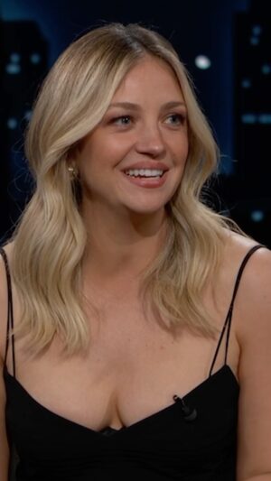 Abby Elliott Instagram - Did Abby Elliott like the potato chip omelet she ate on The Bear?