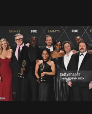 Abby Elliott Instagram - Whooaaah whoah whoah a truly unforgettable night with the 🐻 fam❤️