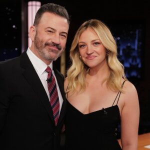 Abby Elliott Instagram - Had a blast on @jimmykimmellive TONIGHT🌸