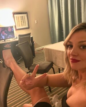 Abby Elliott Instagram - Last night⭐️what a dream💫