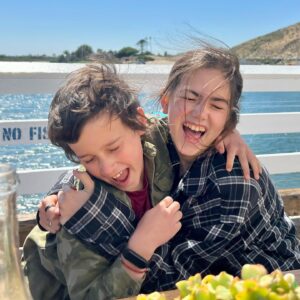 Abby Ryder Fortson Instagram - Love my brother! @joshuataylorfortson  He’s hilarious! #goodtimes @abbyryderfortson 

#sisterbrother #malibu #malibufarmcafe #abbyryderfortson #joshuataylorfortson #actingfamily @johnfortson @christielynnsmith
