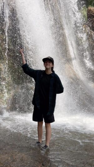 Abby Ryder Fortson Instagram - Spring Break! .
Amazing waterfall in Malibu!!

.
.