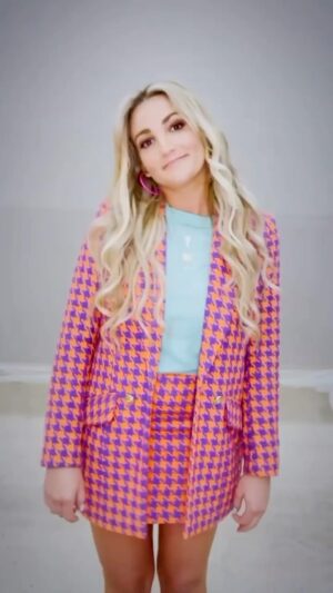 Abby Wilde Instagram - Who’s it gonna be?! Meet us on the dance floor this summer on @paramountplus! #Zoey102 @nickelodeon
.
🎥: @nickelodeon @paramountplus
