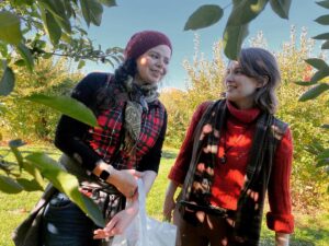 Abby Wilde Instagram - I autumned hard this year. A beautiful day of apple-picking was had yesterday with the crew at @wilkensfarm! Photos by the lovely @lisalagrande2. (Fun times include d the lovely @ inkphemeral, who CANNOT BE TAGGED.)

#latergram #autumn #applepicking  #adventures