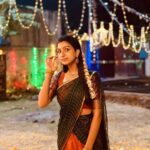 Abeneya Nethran Instagram - 💚🧡 Pc- @tejavenkateshoffl kaa 🫂 @preethii.b.krishnan 🤌🏻🫂 #love #saree #abeneya #kanaakaanumkaalangal #lalsalaam #tamil #tamilcinema