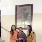 Abeneya Nethran Instagram - 05.04.2024 👩‍🎓! With my stupids !! @kaviyashree_06 @simran_sharma.mua ❤️ And my kutty @iam.anchana who accompanied as a parent 🤭❤️ #tobeframed #memories #graduation #doneanddusted #convocation #abeneya #insta