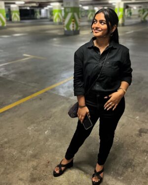 Abi Nakshathra Instagram - Black love....🖤🖤

#blacklove #blackoutfit #selflove