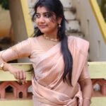 Abi Navya Instagram - சித்தம் துடிதுடிக்கும் புயல் எதிர்த்திடும் ஓா் இலை போல…❤️❤️❤️❤️ Jewel : @asfashion426