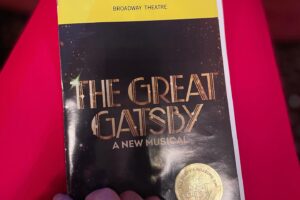 Abigail Hawk Instagram - Old money💰or nouveau riche?💸 Who cares? We had a smashing good time at the opening of @bwaygatsby, old sport!✨Absolutely gorgeous production. One of the tightest ensembles I’ve ever seen. Cast, costumes, choreography, car(s!)!! ✨Stellar✨talent. Wildly entertaining. Congratulations to you all!! #GreenLight❇️
💃🏼: @randirahm 
👱🏻‍♀️: @treesha_hair 
💄: @thebingobaby 
👠: @louboutinworld 
💎 and 👛 : @criteriavintage