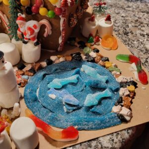 Abigail Savage Instagram - Merry Christmas everybody! (highlights from this year's gingerbread house)