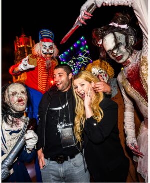 Abigail Breslin Instagram - Thank you @unistudios for treating us to a scare-tastic evening at #halloweenhorrornights !!!!!!