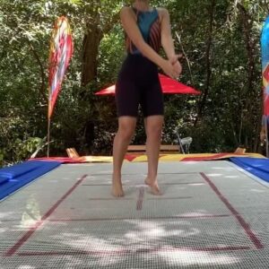 Abril di Yorio Instagram - Hace un mes se estrenó la segunda temporada de Cielo Grande y quiero aprovechar este hecho como una excusa para hacer un posteo así cool con videos random sin mucho sentido. Todos fueron grabados en el set en momentos de transición abril - luz (más conocidos como baches)
Ya la vieron?? Si todavía no, corran a verla  y si sí, háganlo de nuevo por @chenetflix 🥰🦋✨

@netflixlat @netflix