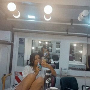 Abril di Yorio Instagram - Hace un mes se estrenó la segunda temporada de Cielo Grande y quiero aprovechar este hecho como una excusa para hacer un posteo así cool con videos random sin mucho sentido. Todos fueron grabados en el set en momentos de transición abril - luz (más conocidos como baches)
Ya la vieron?? Si todavía no, corran a verla  y si sí, háganlo de nuevo por @chenetflix 🥰🦋✨

@netflixlat @netflix