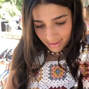 Abril di Yorio Instagram - Hace un mes se estrenó la segunda temporada de Cielo Grande y quiero aprovechar este hecho como una excusa para hacer un posteo así cool con videos random sin mucho sentido. Todos fueron grabados en el set en momentos de transición abril - luz (más conocidos como baches)
Ya la vieron?? Si todavía no, corran a verla  y si sí, háganlo de nuevo por @chenetflix 🥰🦋✨

@netflixlat @netflix