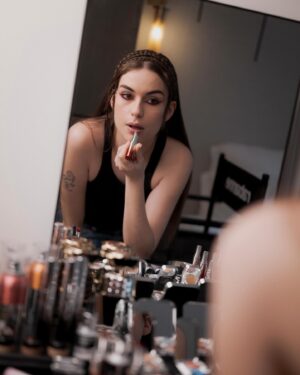 Adèle Castillon Instagram - @rabanne merci pour l’invitation ❤️‍🔥 #rabannemakeup