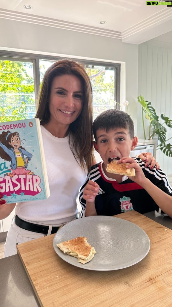 Ada Nicodemou Instagram - Who would’ve thought getting Johnas to be my hands would lead to absolute chaos?! 😂 You can find this recipe & more fun stuff in my upcoming book, Mia Megastar ⭐️ Available for pre-order, link in bio 🔗#miamegastar
