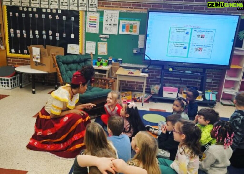 Adassa Instagram - Spent a wonderful ☀️day @greececentralschooldistrict in Rochester #ny thank you for your hospitality and the wonderful talents I had the pleasure to listen to from your amazing students! #kids #doloresmadrigal #adassaofficial