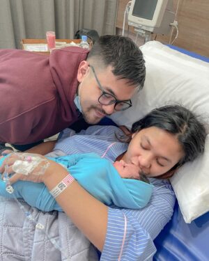 Ade Yunita Instagram - Alhamdulillah welcome to the world Zavien Lanata💗
.
.
makasih banyak @mandayaroyalhospitalpuri udah ngasih yang terbaik buat kami , dari awal control sampe udah lahir babynya hihi 
Dan dokter @angelina.vitria yang standby nungguin pembukaan demi pembukaan dan sabar sama aku juga🤣🤣💗💗💗💗