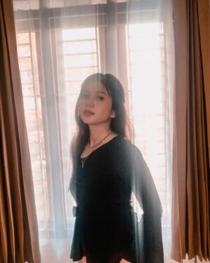 Ade Yunita Instagram - Clarissa 15.25 setiap hari #janganlupaberyukurayh #jajanclarissa 😍🥰